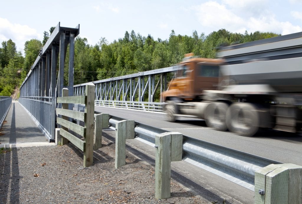 Heavy-Duty Algonquin Modular Bolted Truss Bridge with sidewalk, Pont modulaire en treillis rivetÃ© Algonquin de forte capacitÃ© avec trottoir