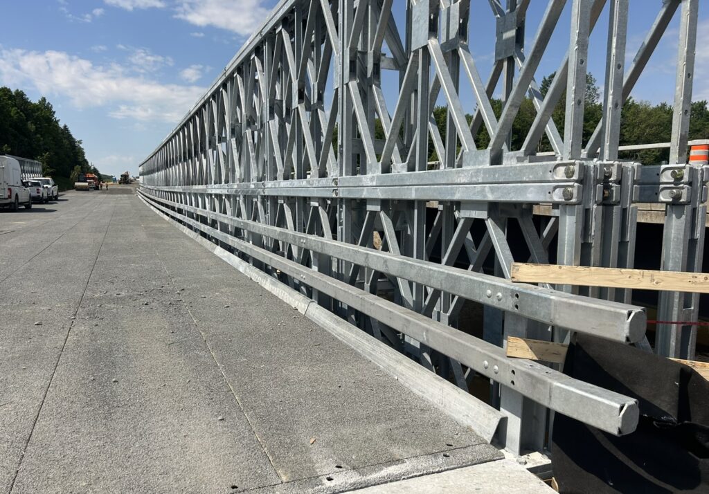 Detail-view-of-Bailey-Bridge-style-detour-bridge.jpg